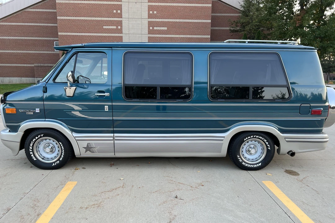 1993 GMC G-series Van - Image 3 of 31