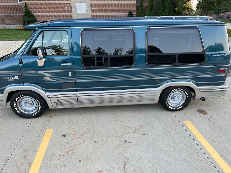 1993 GMC G-series Van - Image 8 of 31
