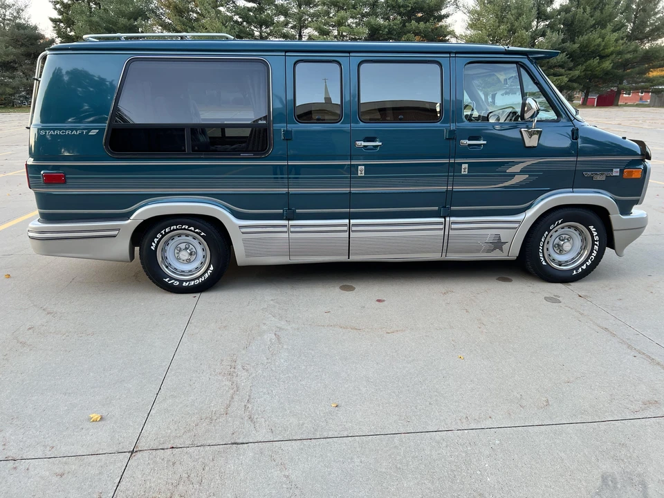 1993 GMC G-series Van - Image 11 of 31