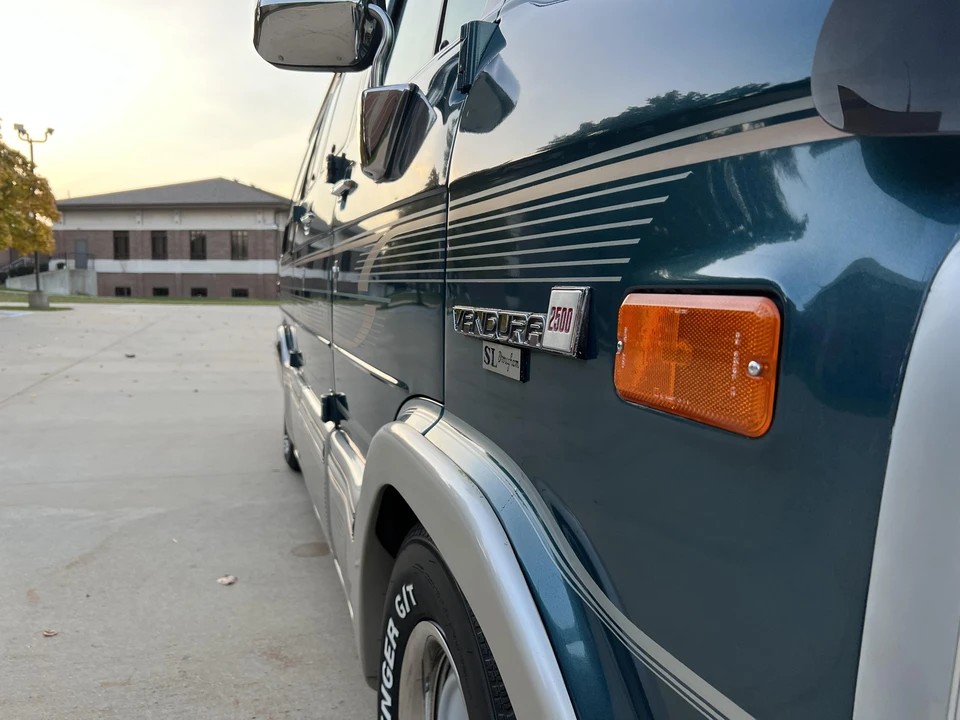 1993 GMC G-series Van - Image 13 of 31