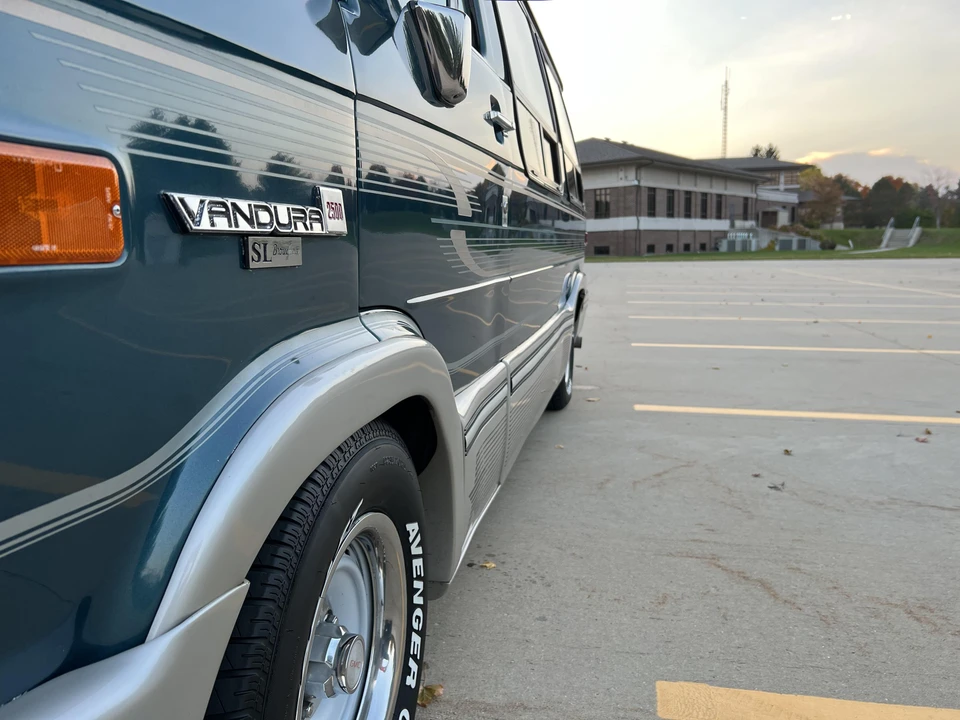 1993 GMC G-series Van - Image 25 of 31