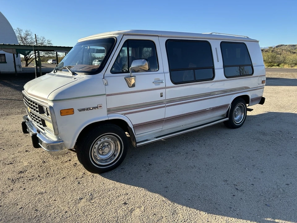 1993 GMC G-series Van - Image 2 of 19