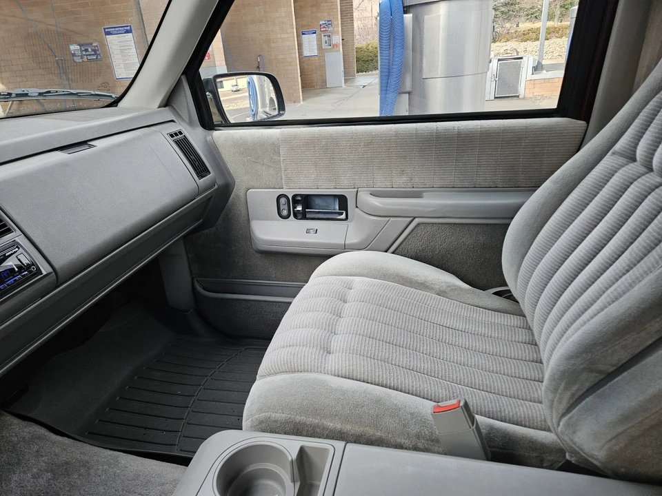 1993 GMC Yukon 1st Gen - Image 21 of 31