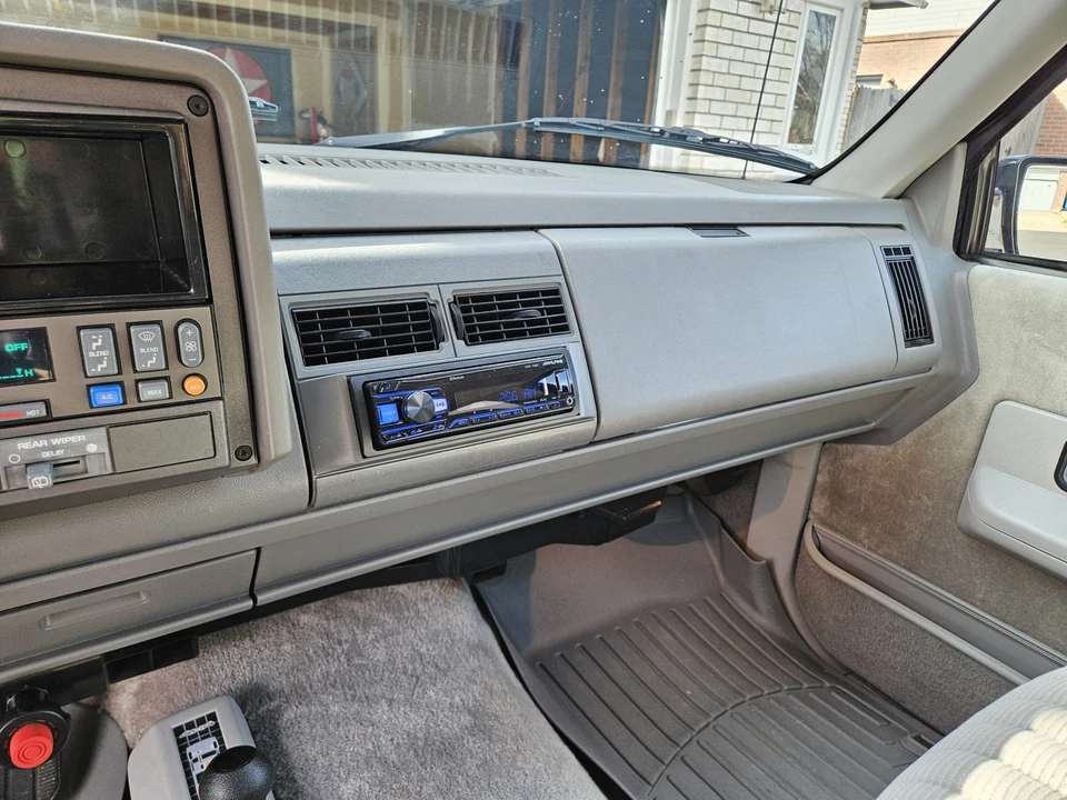 1993 GMC Yukon 1st Gen - Image 25 of 31
