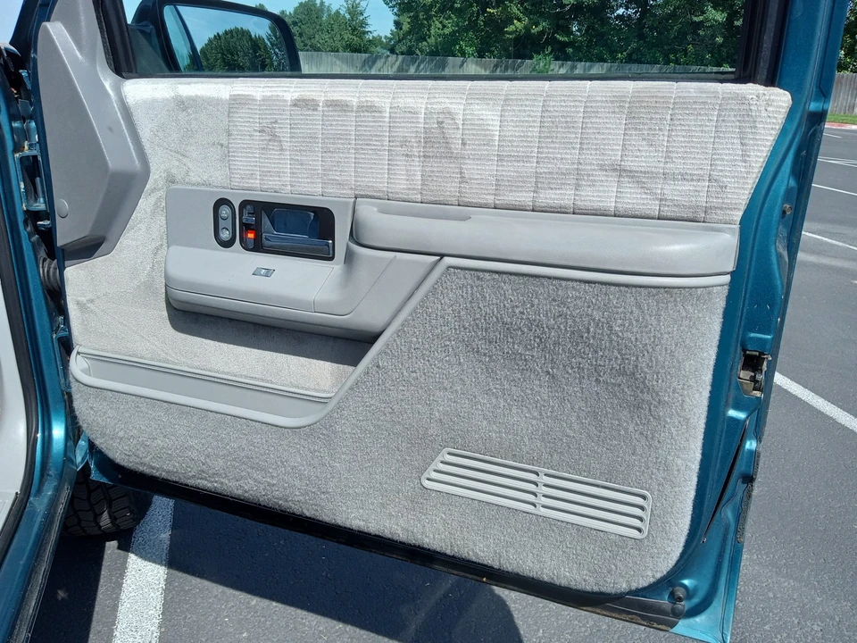 1993 GMC Yukon 1st Gen - Image 22 of 31