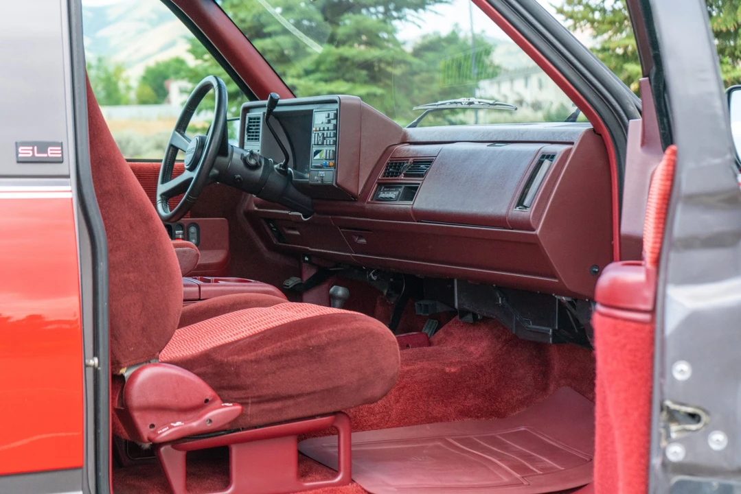1993 GMC Yukon 1st Gen - Image 28 of 31