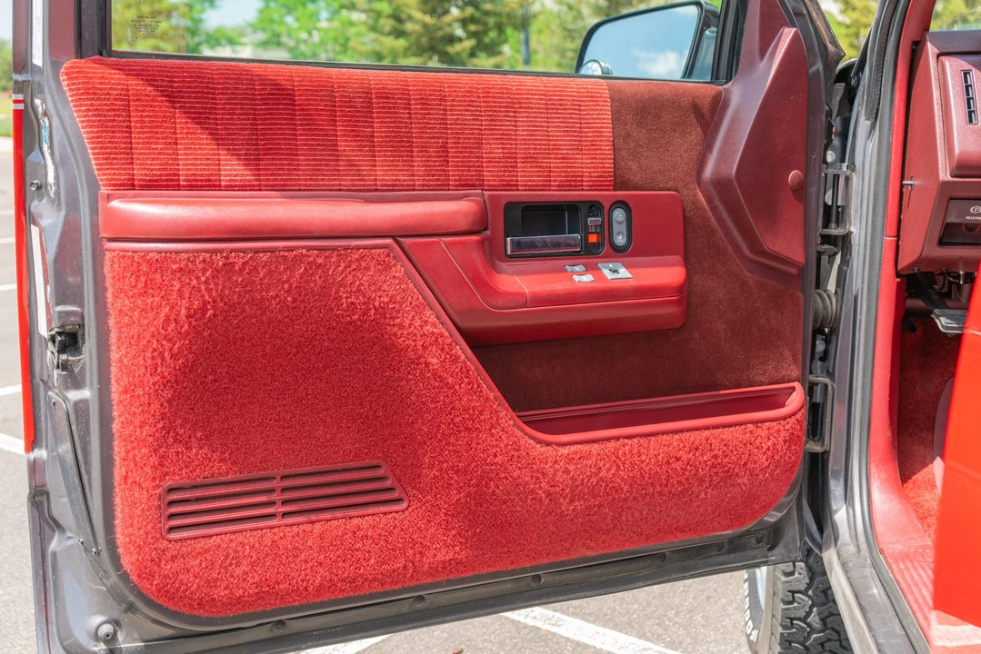 1993 GMC Yukon 1st Gen - Image 25 of 31