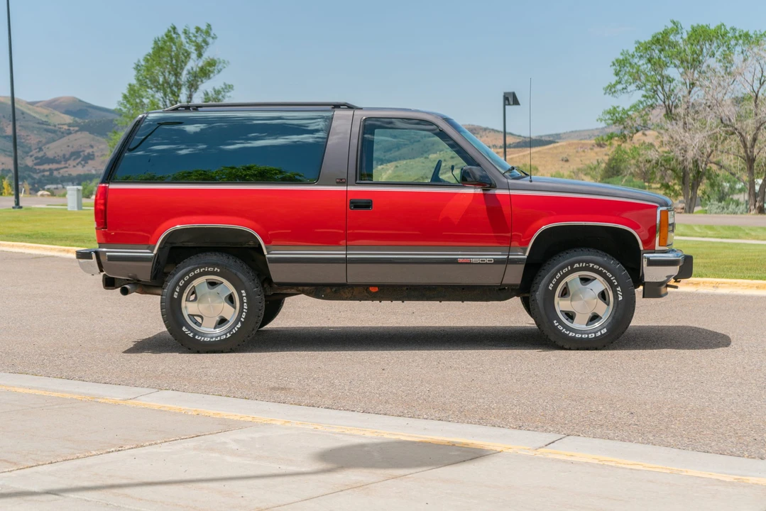 1993 GMC Yukon 1st Gen - Image 5 of 31