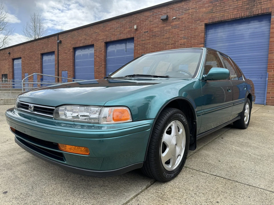 1993 Honda Accord 4th Gen - Image 2 of 31