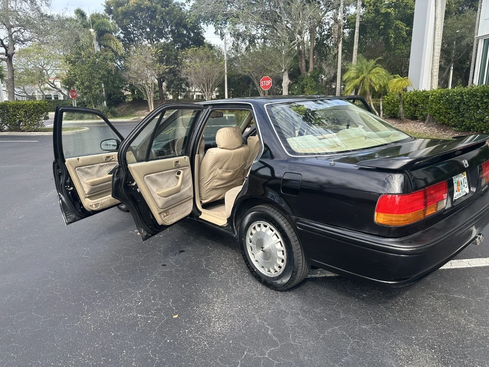 1993 Honda Accord 4th Gen - Image 5 of 20