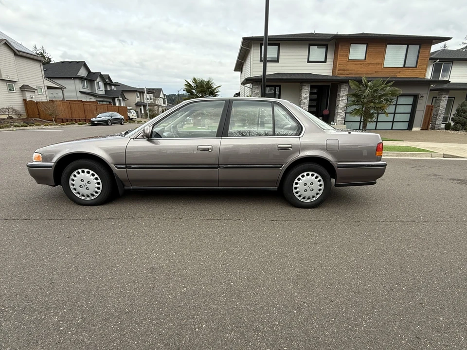 1993 Honda Accord 4th Gen - Image 11 of 31