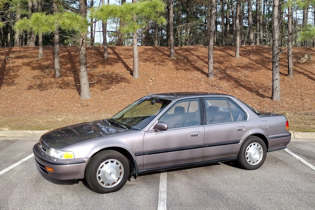1993 Honda Accord 4th Gen - Image 9 of 31