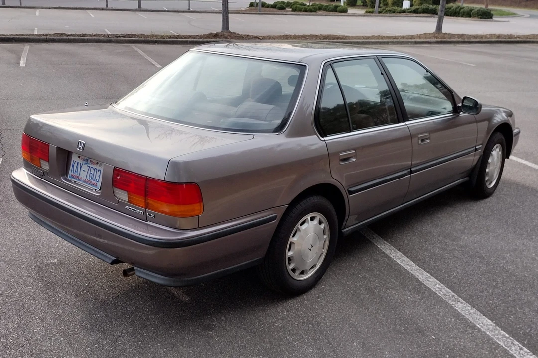 1993 Honda Accord 4th Gen - Image 16 of 31