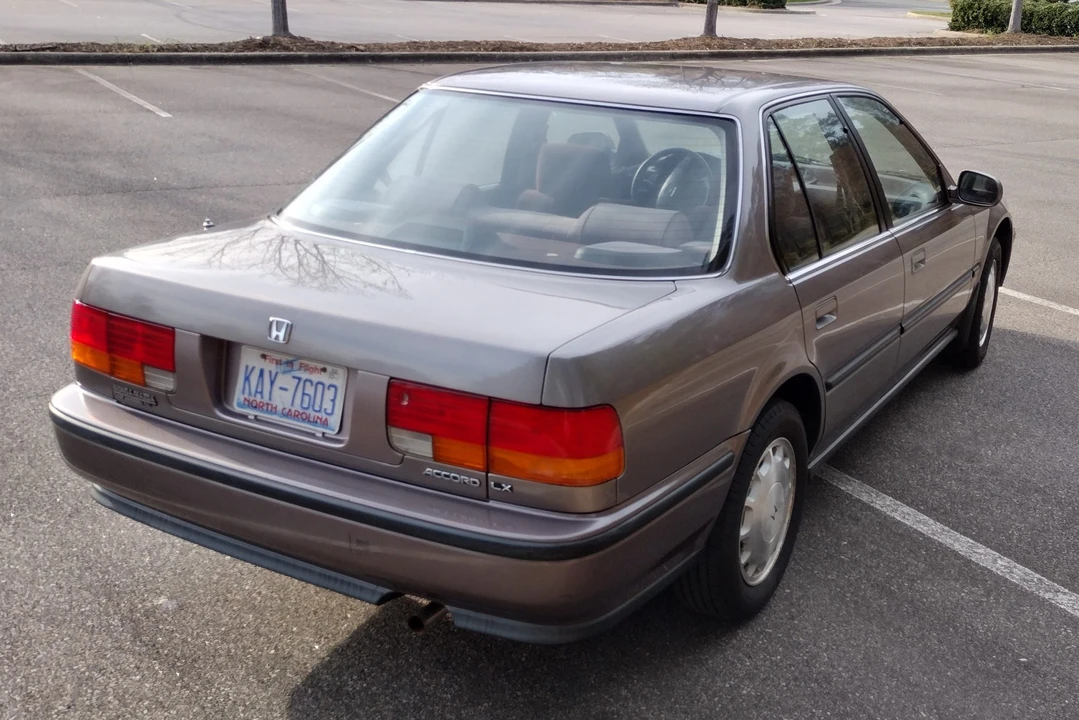 1993 Honda Accord 4th Gen - Image 15 of 31