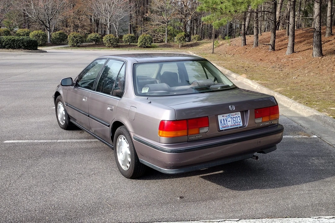 1993 Honda Accord 4th Gen - Image 13 of 31