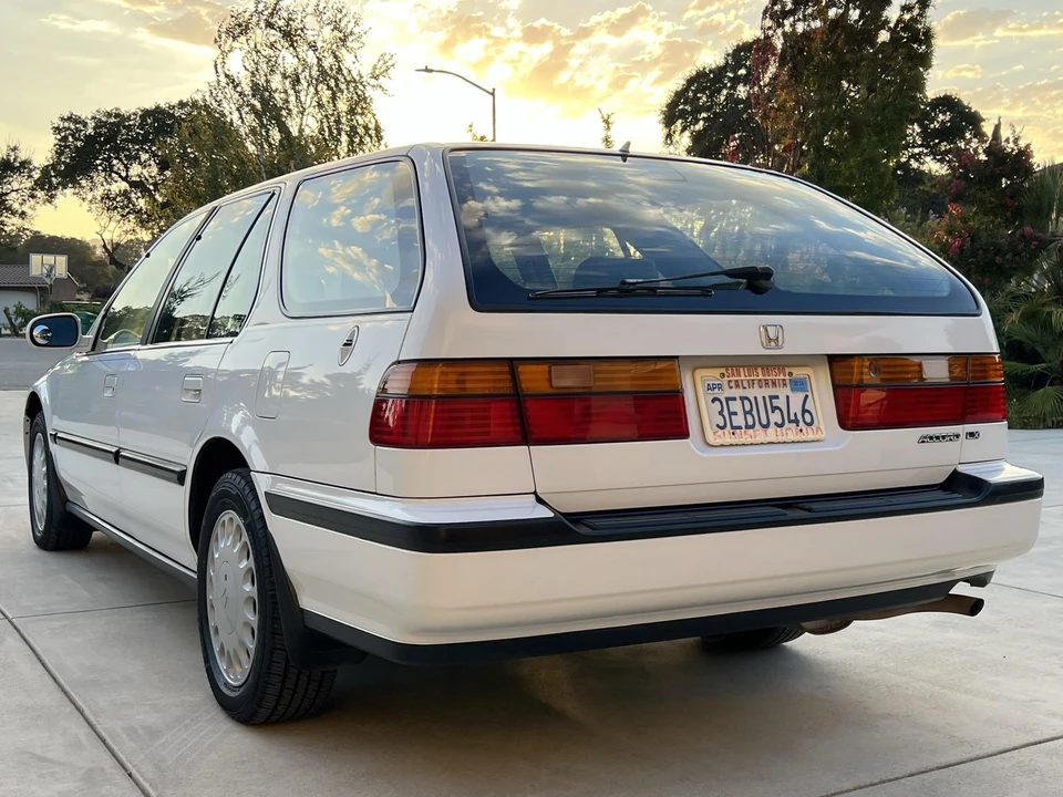 1993 Honda Accord 4th Gen - Image 11 of 31