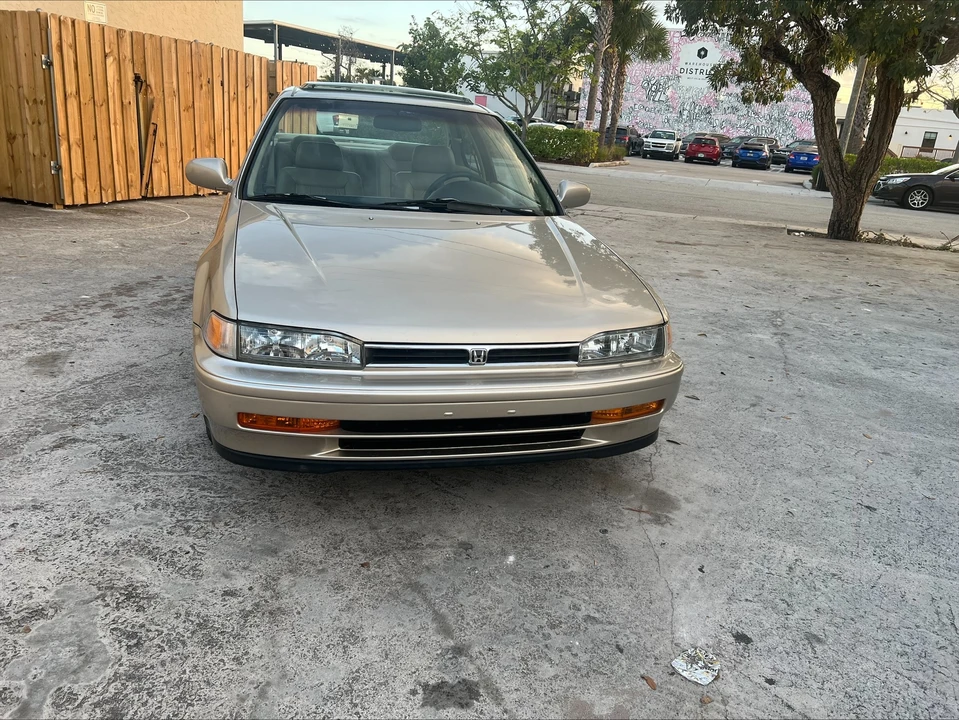 1993 Honda Accord 4th Gen - Image 9 of 31