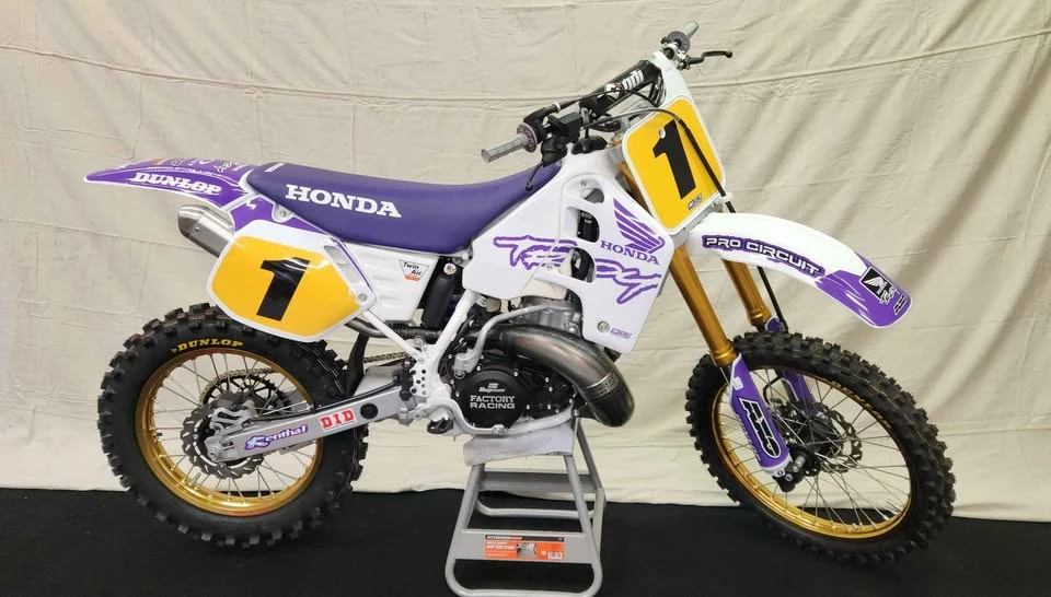 1993 Honda CR - Image 2 of 16