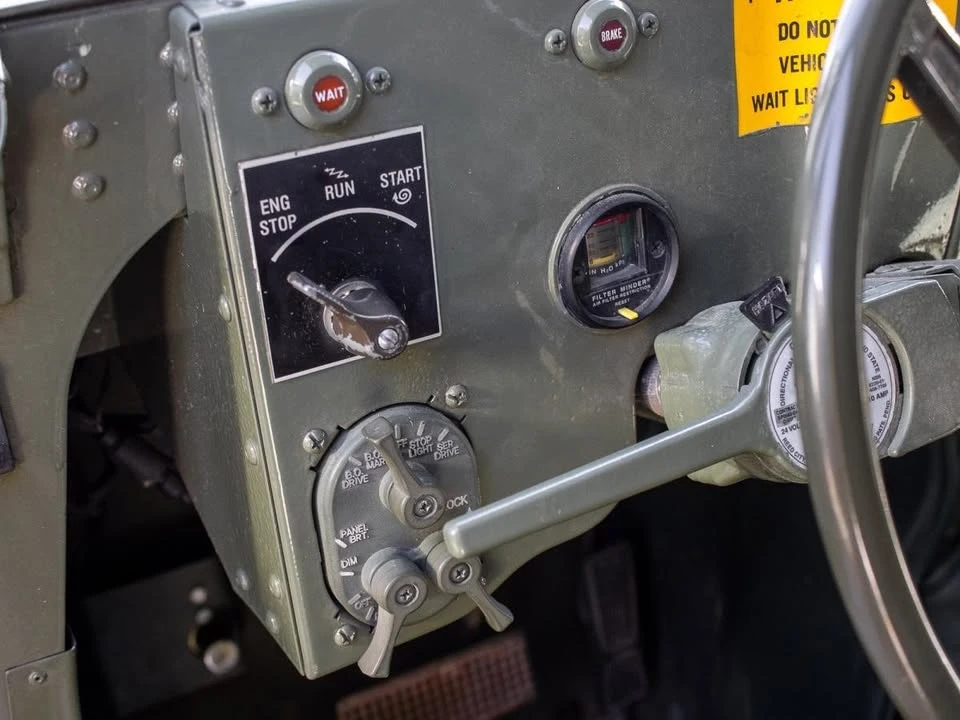 1993 Hummer HMMWV - Image 10 of 17