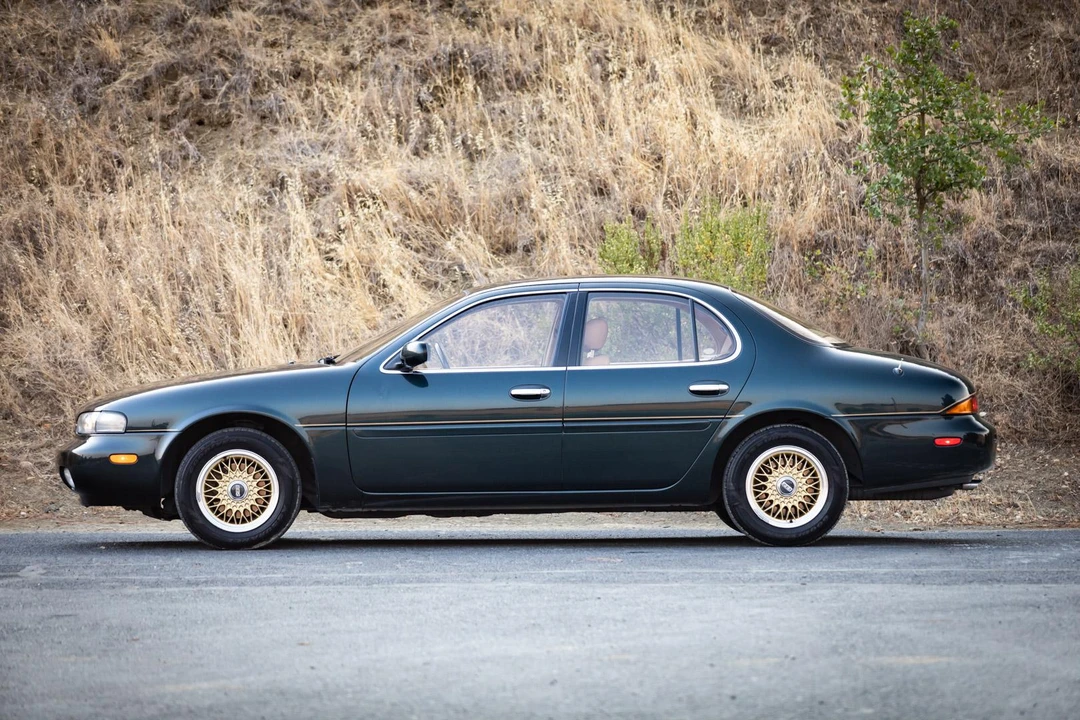1993 Infiniti J30 - Image 3 of 31