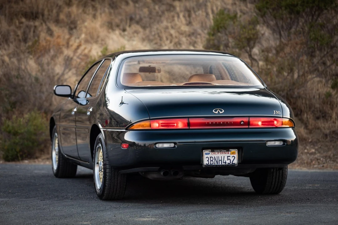 1993 Infiniti J30 - Image 17 of 31