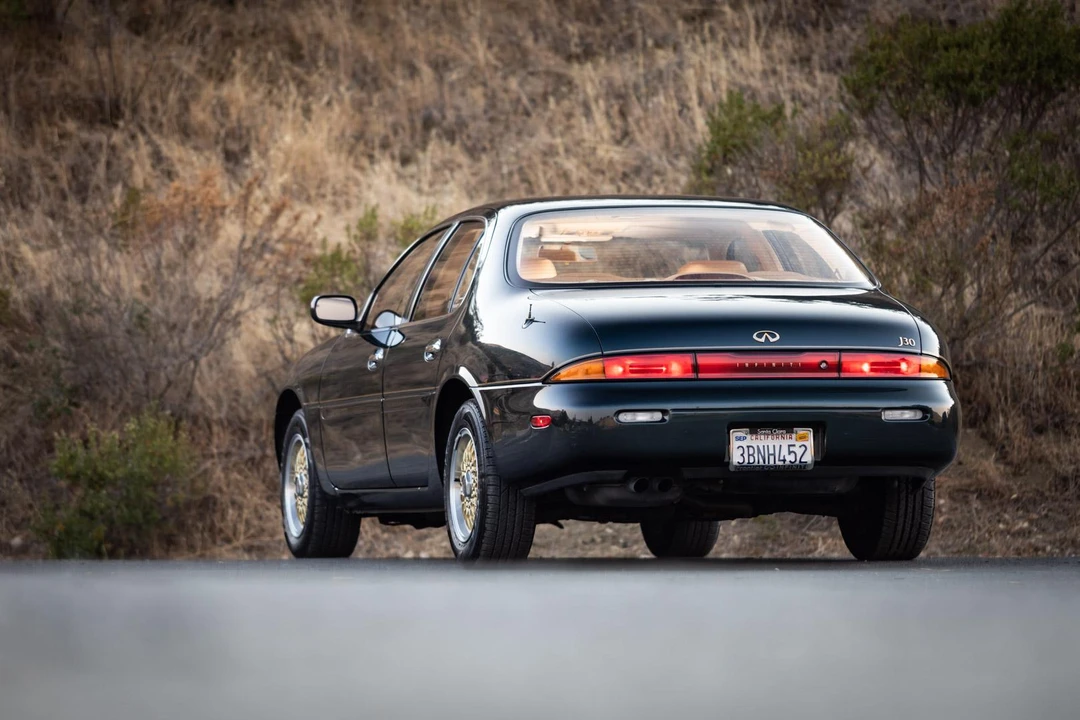 1993 Infiniti J30 - Image 18 of 31