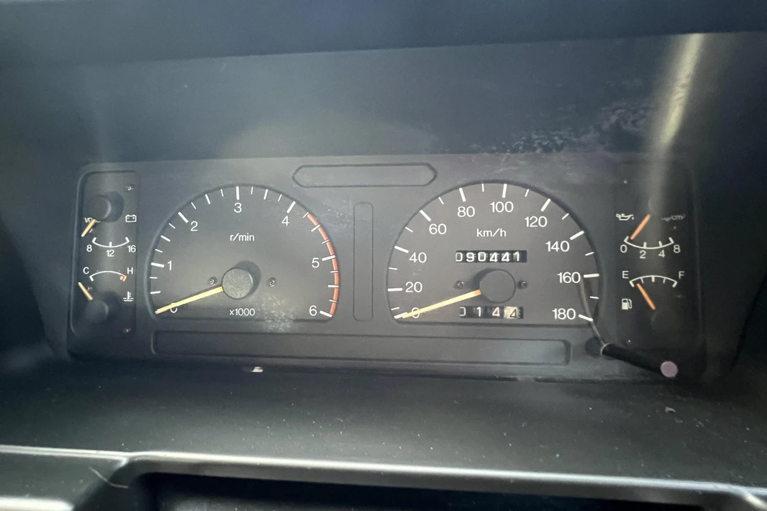 1993 Isuzu Trooper - Image 9 of 9