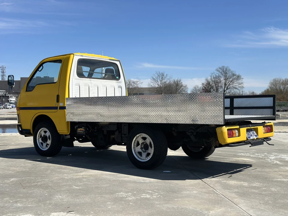 1993 Isuzu Elf - Image 18 of 31