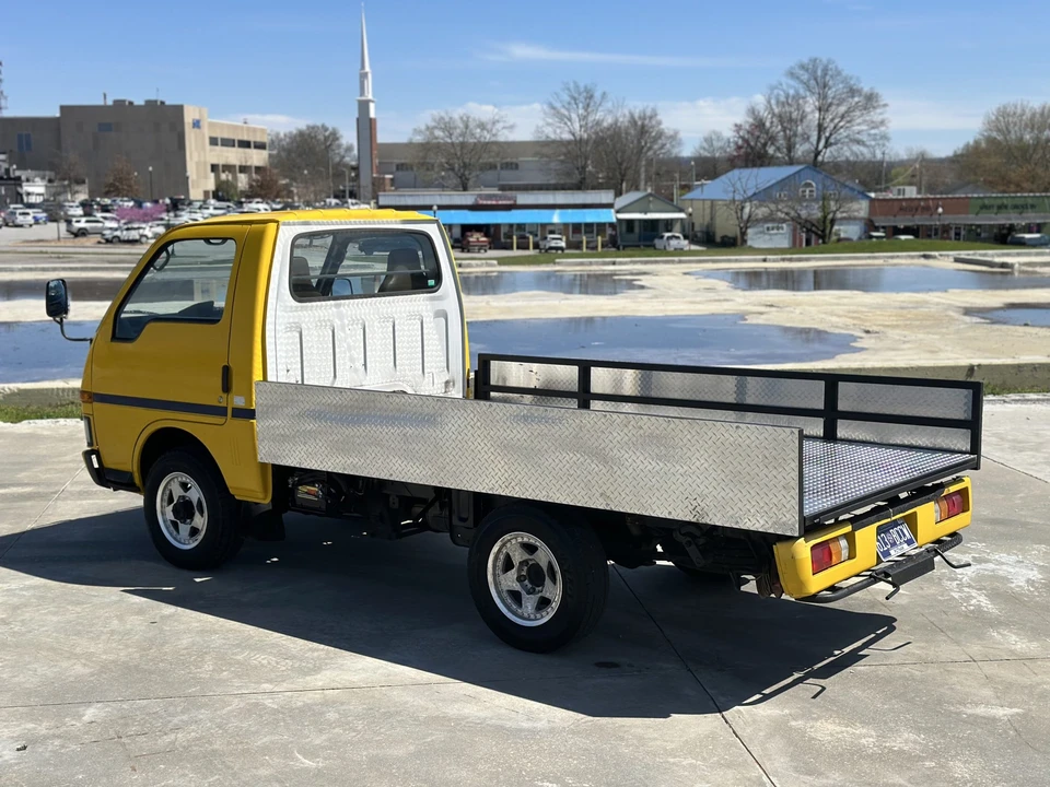 1993 Isuzu Elf - Image 17 of 31