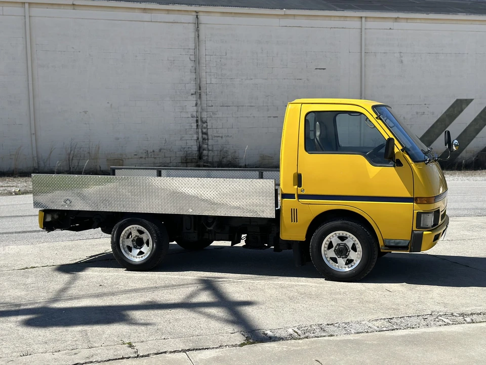 1993 Isuzu Elf - Image 25 of 31