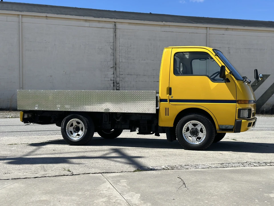 1993 Isuzu Elf - Image 24 of 31