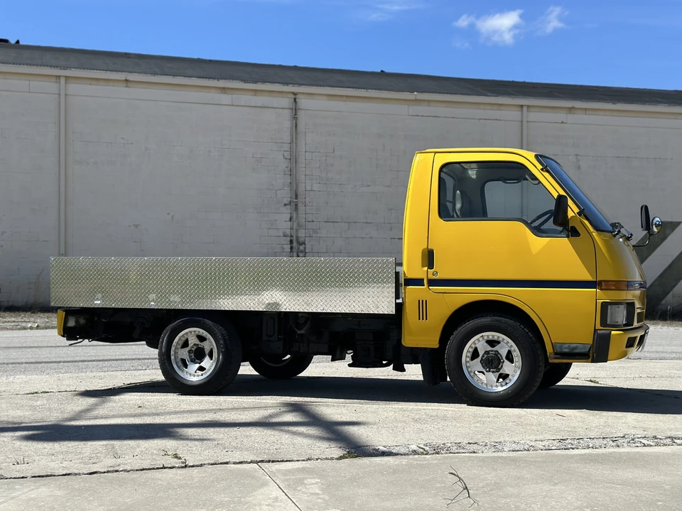 1993 Isuzu Elf - Image 23 of 31