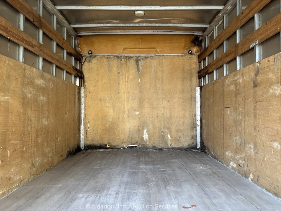 1993 Isuzu Elf - Image 10 of 12
