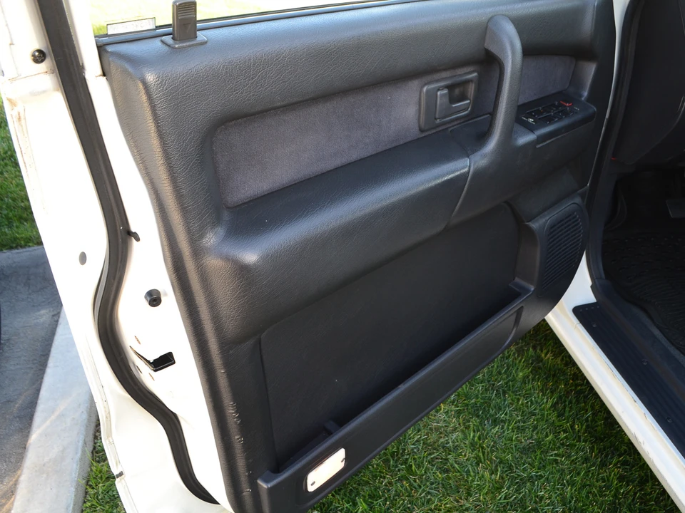 1993 Isuzu Trooper - Image 15 of 31