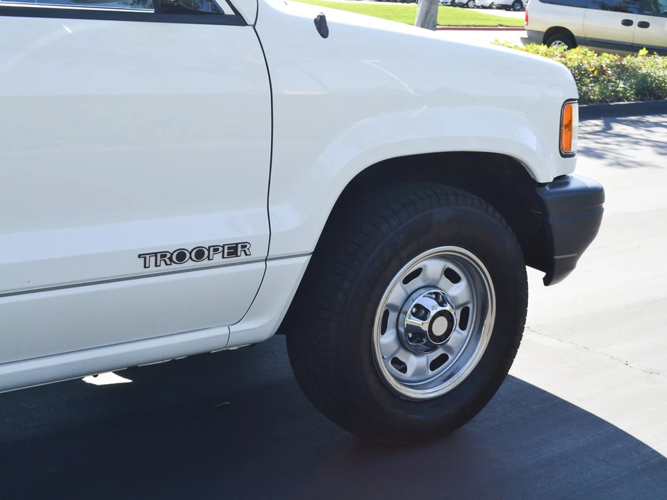 1993 Isuzu Trooper - Image 14 of 31