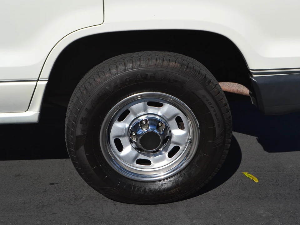 1993 Isuzu Trooper - Image 12 of 31