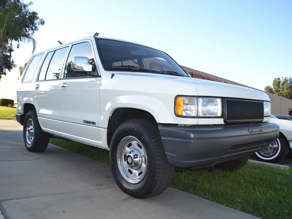1993 Isuzu Trooper - Image 8 of 31