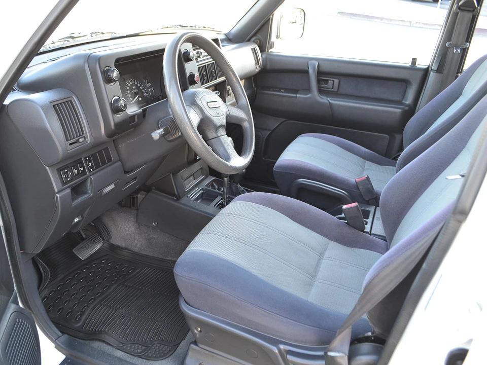 1993 Isuzu Trooper - Image 16 of 31