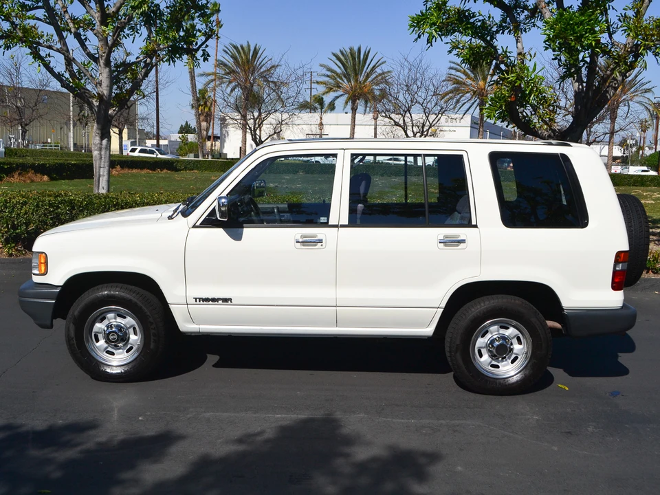 1993 Isuzu Trooper - Image 2 of 31