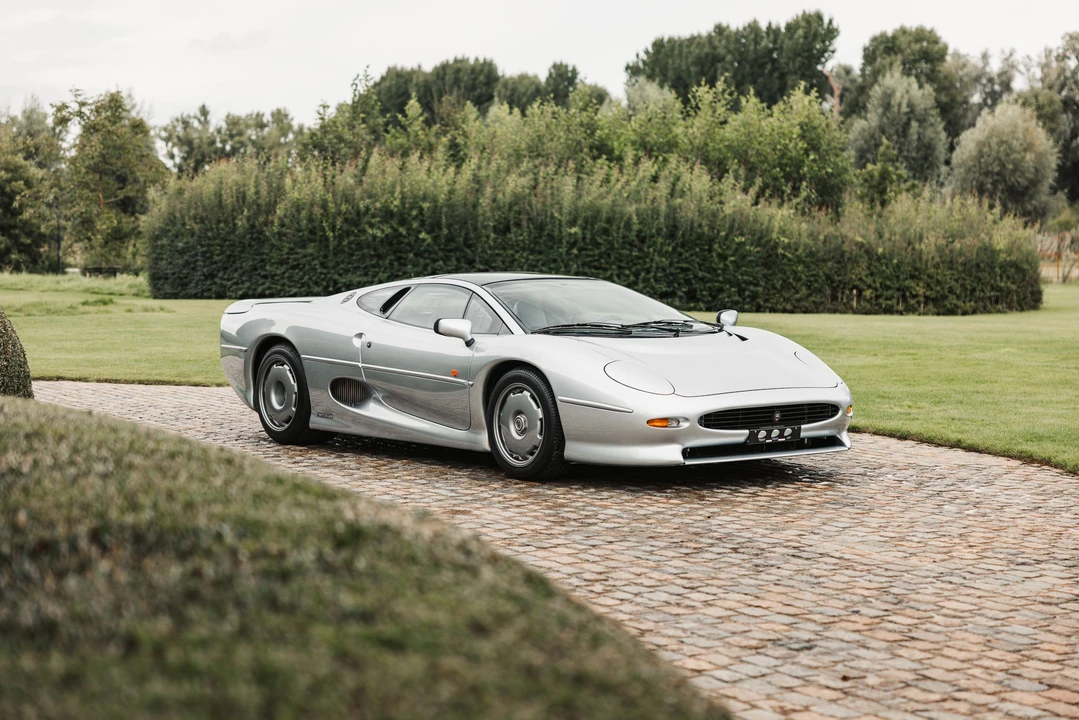 1993 Jaguar XJ220 - Image 2 of 31