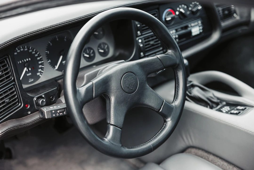1993 Jaguar XJ220 - Image 15 of 31