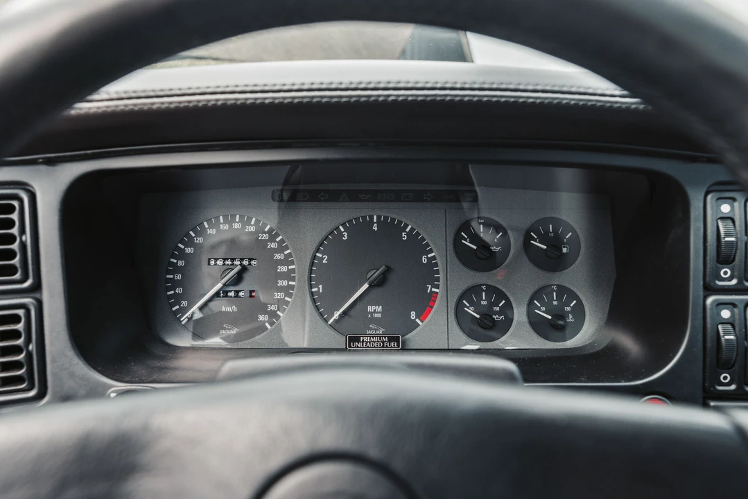 1993 Jaguar XJ220 - Image 16 of 31