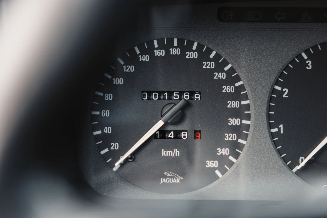 1993 Jaguar XJ220 - Image 17 of 31