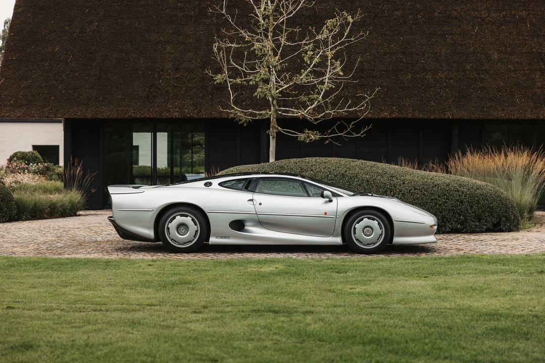 1993 Jaguar XJ220 - Image 8 of 31