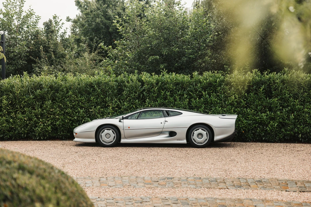 1993 Jaguar XJ220 - Image 7 of 31