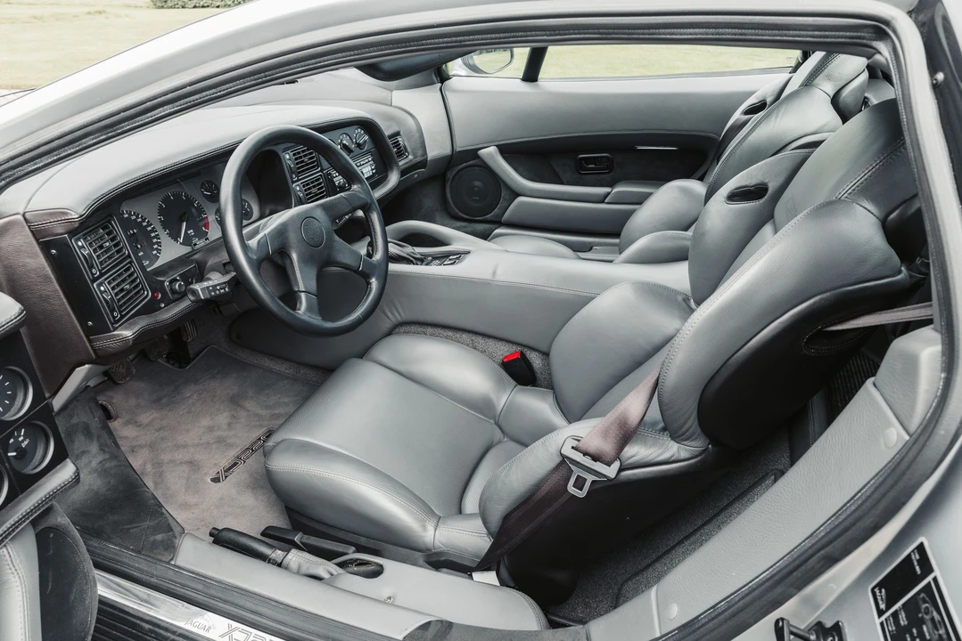 1993 Jaguar XJ220 - Image 12 of 31