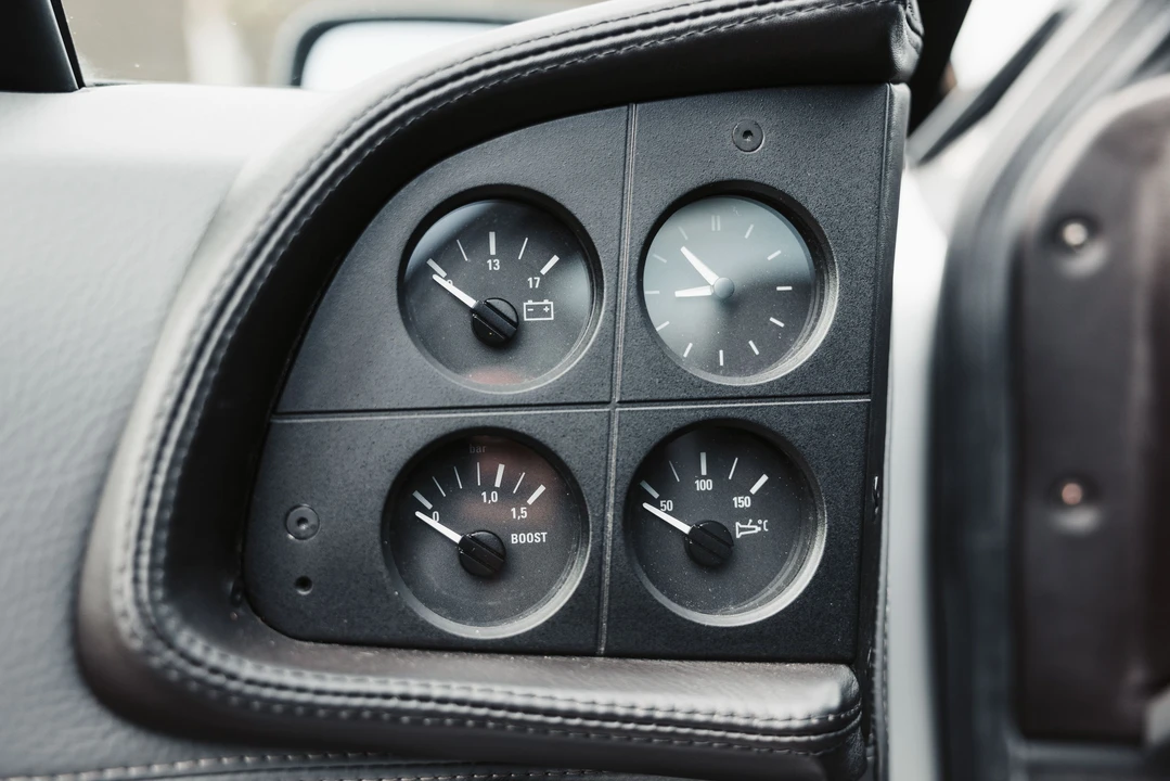 1993 Jaguar XJ220 - Image 18 of 31