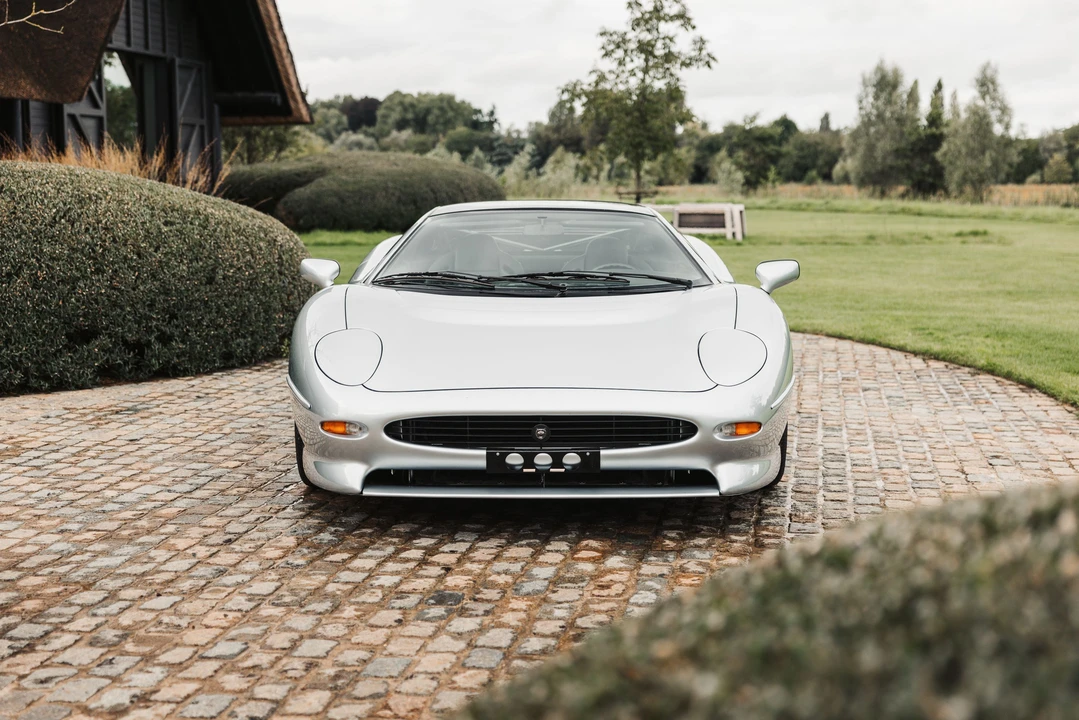 1993 Jaguar XJ220 - Image 9 of 31