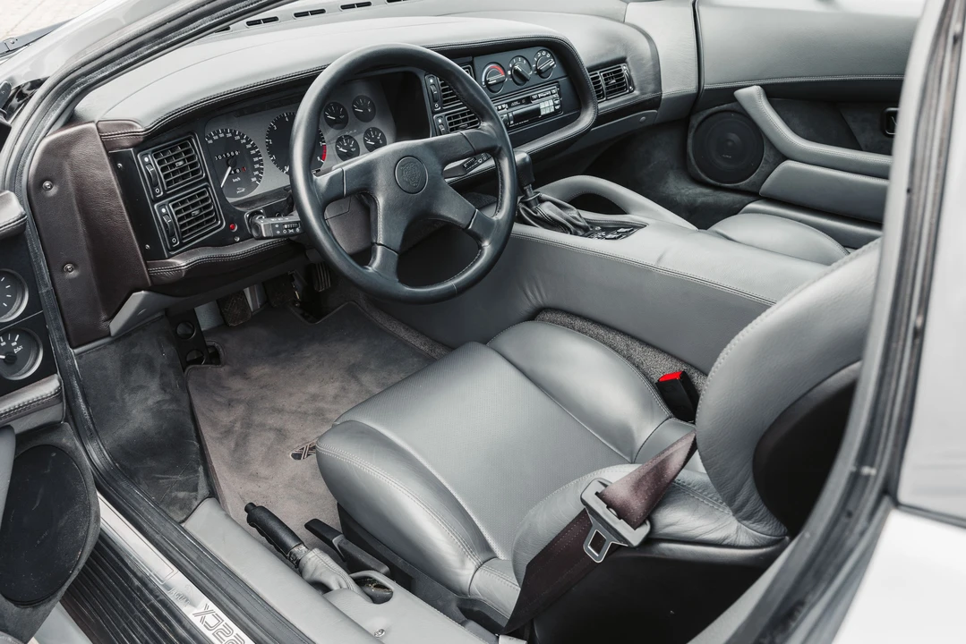 1993 Jaguar XJ220 - Image 13 of 31