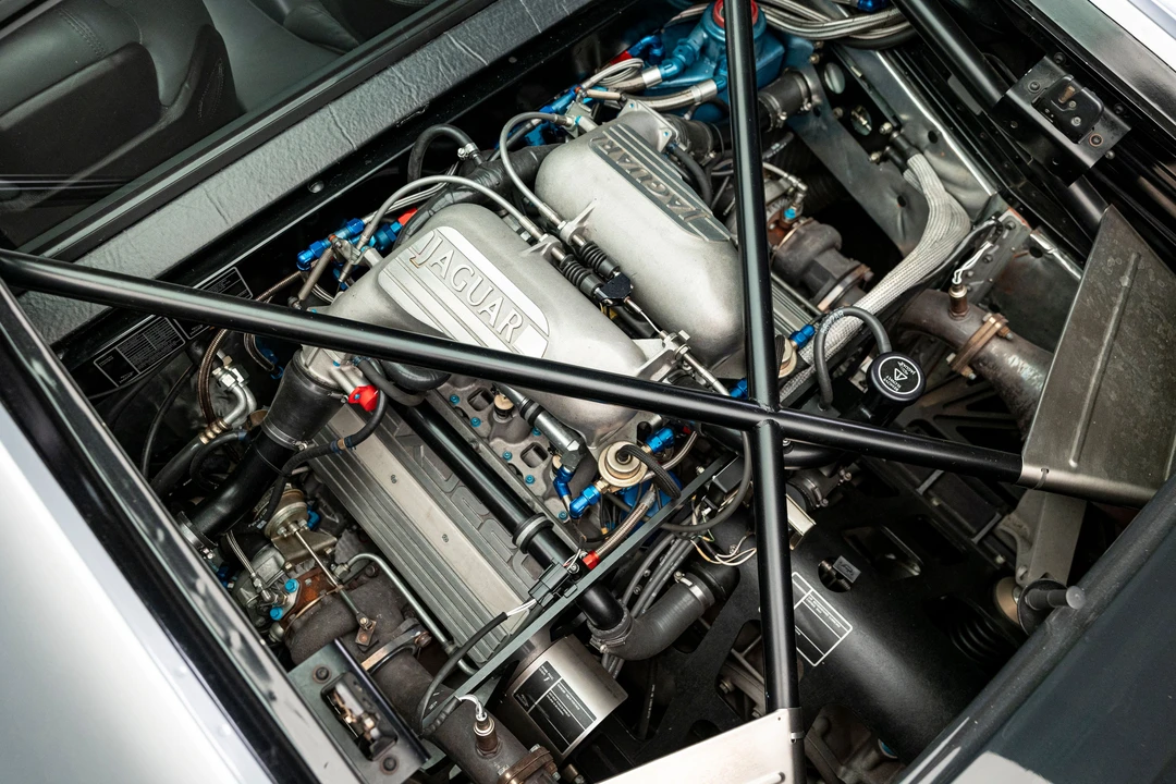1993 Jaguar XJ220 - Image 15 of 31